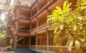 Ho Nui Dinh Hotel
